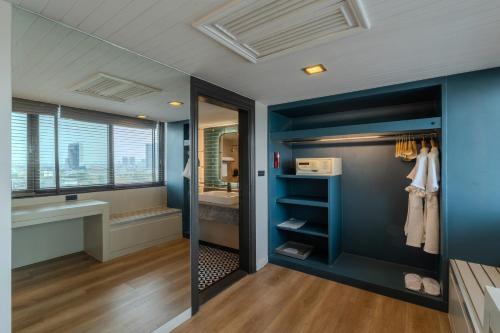 a dressing room with blue walls and a mirror at A-ONE Bangkok Hotel in Bangkok