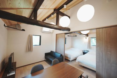 a bedroom with a bed and a desk in a room at 日和のすみか in Ichihara