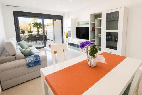 Exquisito by Edeal HOMES