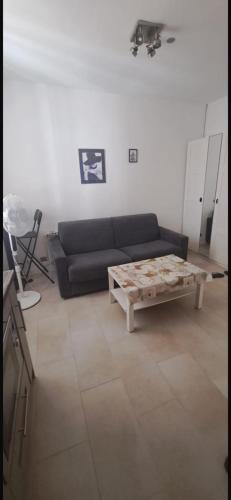 French riviera boutique apartment photo 10