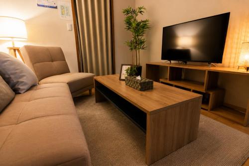 Near USJ Free Parking 2 Min to Station Japanese Modern House smoking area Sleeps 7 WanoYado