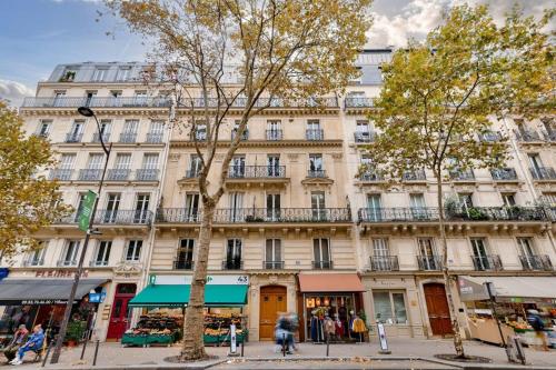 Parisian 2BR flat 100m to Notre Dame & Pantheon