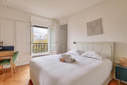 Parisian 2BR flat 100m to Notre Dame & Pantheon