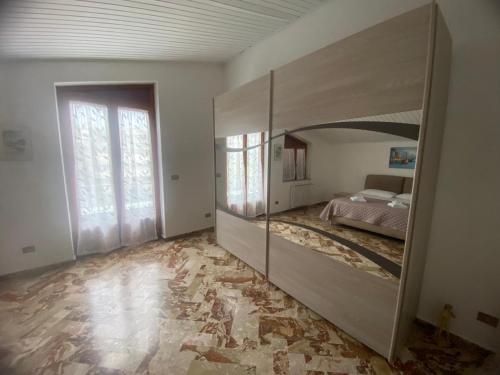 a large mirror in a room with a bed at Sole di Lercara in Lercara Friddi