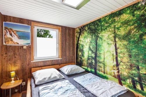 a bedroom with a bed with a painting on the wall at Ferienhaus 34 in Zadelsdorf