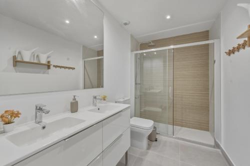3025 Elegant apartment with terrace and pool