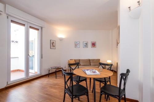 Flat in center with Terrace, near Garibaldi FS