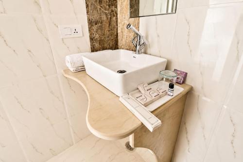 a bathroom with a sink and a toilet at Marawi Desert Resort in Sām