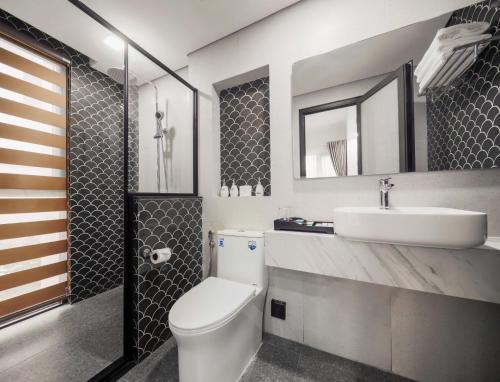 a bathroom with a white toilet and a sink at Sunrise Villa BT09-A02 Vlasta Sam Son in Trương Tần