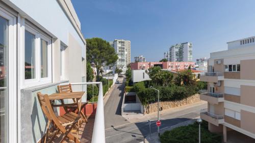 Stunning 3BDR Flat with Balcony & AC by LovelyStay