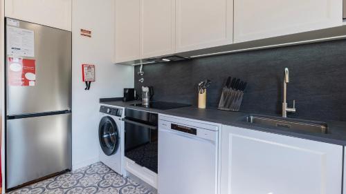 Stunning 3BDR Flat with Balcony & AC by LovelyStay