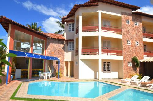 Hotel Brisa dos Abrolhos tesisinde veya buraya yakın yüzme havuzu