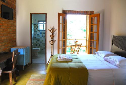 Tempat tidur dalam kamar di Pousada Fazenda Sant’Ana