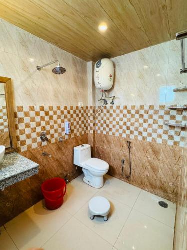a bathroom with a toilet and a sink at AP cottage and huts in Manāli
