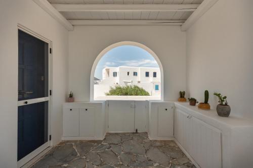 Walk to Naousa - 1BR Sea View - Pepperleaf