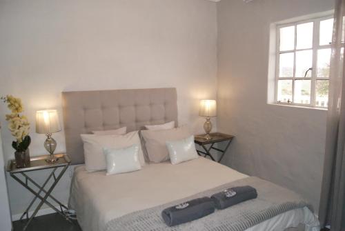 a bedroom with a large bed with a suitcase on it at Chalet Duiker in Ladismith