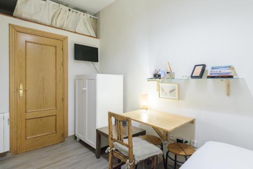 Estudio de 20m2 - Pº del Prado a 200m