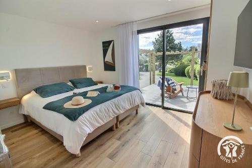 a bedroom with a bed with a hat on it at Le bigorneau in Trégastel