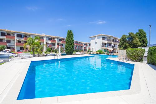 WELCS APARTAMENTO 399 EMP con piscina comunitaria
