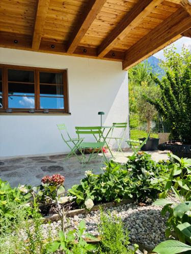 a patio with a table and chairs under a roof at See Apartment Traunsteinstrasse in Gmunden