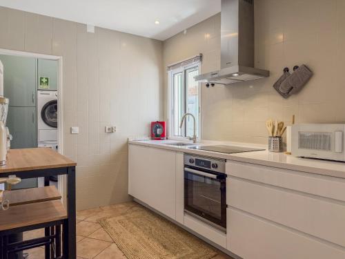 #407 Central 3BR Walk to the Beach & Old Town