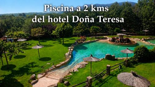 a resort with a swimming pool and a garden at Hotel Doña Teresa in La Alberca