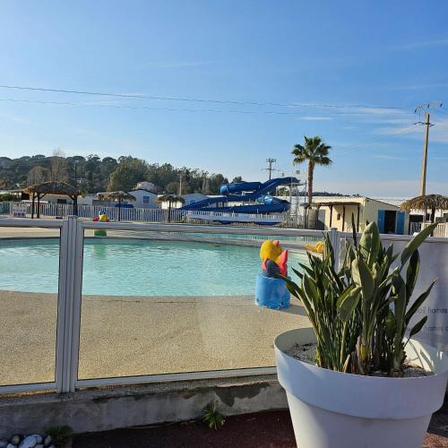 Bungalow charmant à Fréjus avec piscine