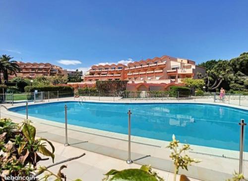 Antibes T2 2pers tout confort résidence standing avec gardien