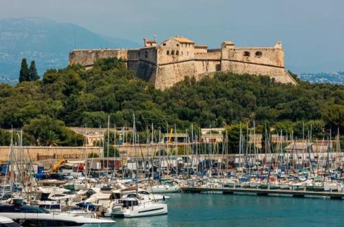 Antibes T2 2pers tout confort résidence standing avec gardien