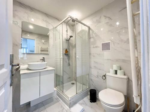 UrbanFlat 17 - Modern & Large 3-Bedroom Flat in Paris