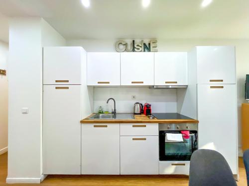 UrbanFlat 17 - Modern & Large 3-Bedroom Flat in Paris
