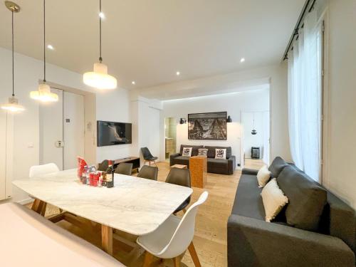 UrbanFlat 69 - Authentic & Elegant Central Paris Home