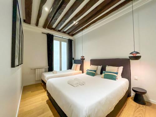 UrbanFlat 69 - Authentic & Elegant Central Paris Home