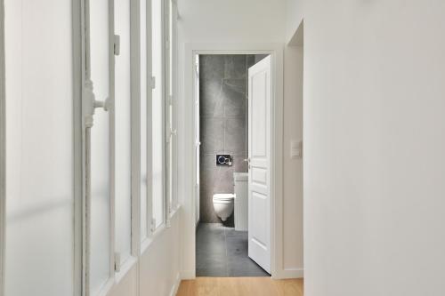 UrbanFlat 69 - Authentic & Elegant Central Paris Home