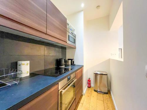 UrbanFlat 69 - Authentic & Elegant Central Paris Home
