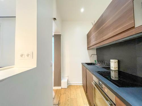 UrbanFlat 69 - Authentic & Elegant Central Paris Home