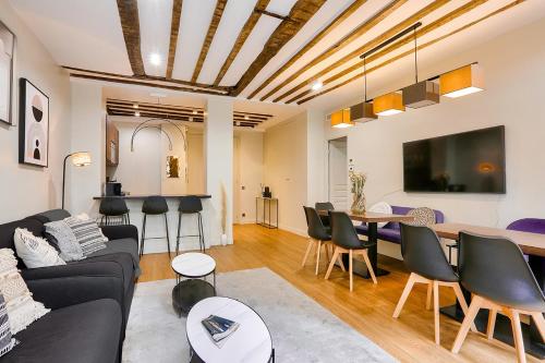 UrbanFlat 73 - Louvre & Rivoli Luxury Escape Parisian Flat