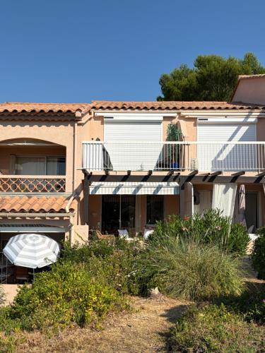 Studio vue mer climatisé - Piscine - 4 couchages - Tout confort
