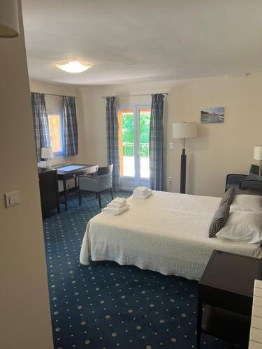 a hotel room with a bed and a desk at Le Relais des Templiers in Villecroze