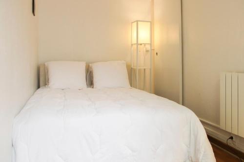 Cozy & Bright Apartment on Rue Saint-Maur