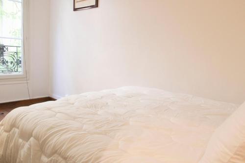 Cozy & Bright Apartment on Rue Saint-Maur