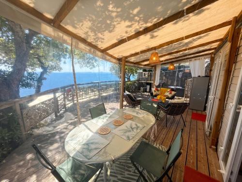 Bungalow à Saint-Raphaël avec Piscine et Vue Mer