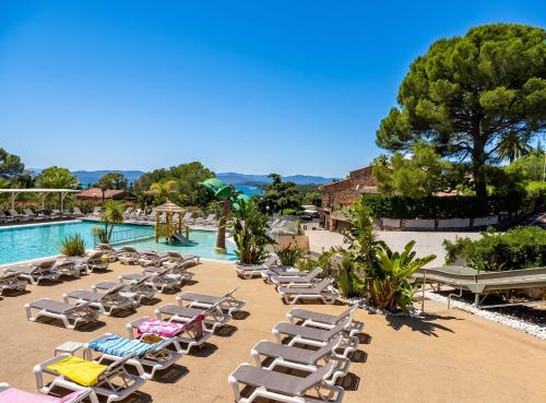 Bungalow à Saint-Raphaël avec Piscine et Vue Mer