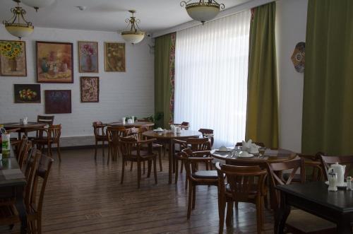 A restaurant or other place to eat at Hotel Jipek Joli