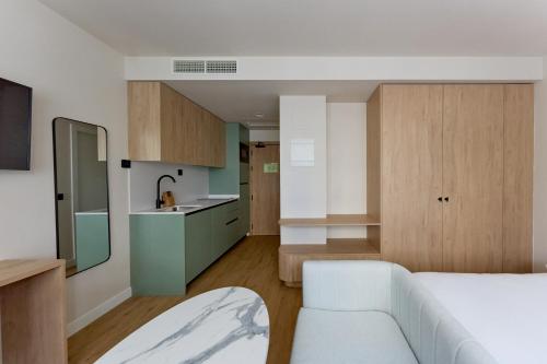 a living room with a couch and a kitchen at Flipco Retiro in Madrid