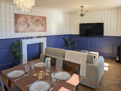 a living room with a couch and a table at Le Céleste T2 cosy en hypercentre de Gap in Gap