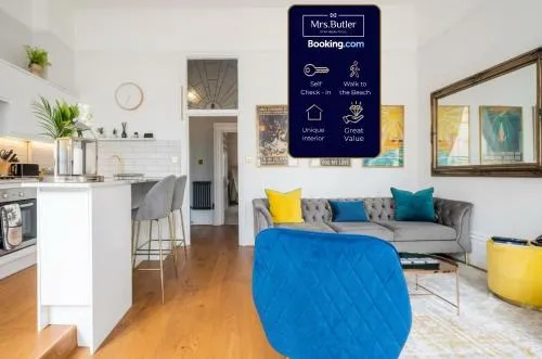 Seaside Balcony Retreat By Mrs Butler Relocation Accommodation Brighton photo 1