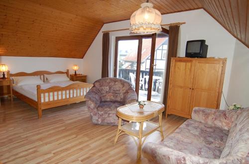 Postel nebo postele na pokoji v ubytování Hotel Auf Dem Langenhof Wunstorf