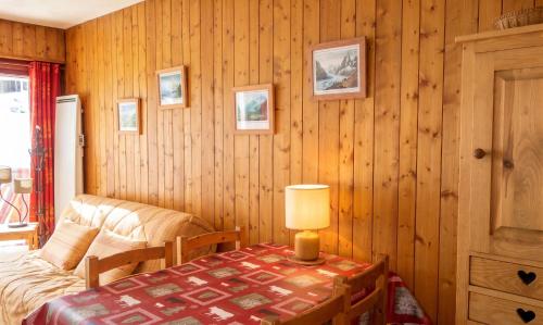 Appartement confortable à Chamonix-Mont-Blanc avec balcon