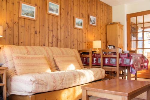 Appartement confortable à Chamonix-Mont-Blanc avec balcon